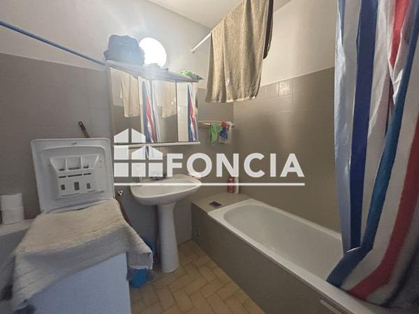 Location Studio 22.2 m² - 5 RUE DAUPHINE Manosque 04100