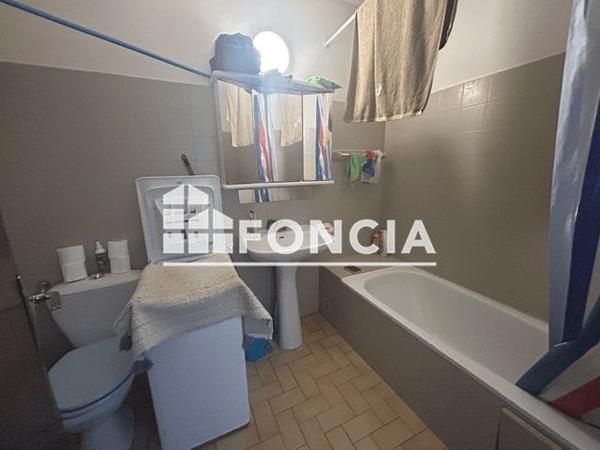 Location Studio 22.2 m² - 5 RUE DAUPHINE Manosque 04100