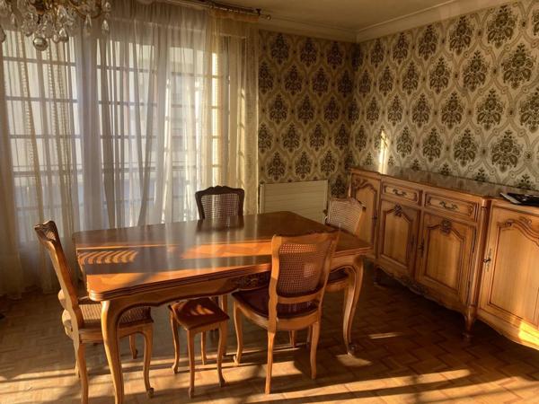 Immeuble à usage professionnel et habitation