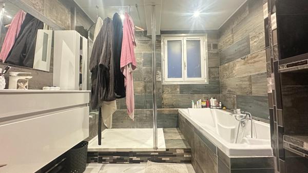 Appartement T3 avec jardinet dans petite copropriété