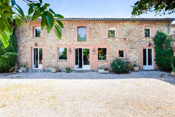 Domaine de caractère avec trois habitations et étang privé