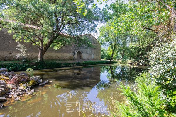 Domaine de caractère avec trois habitations et étang privé