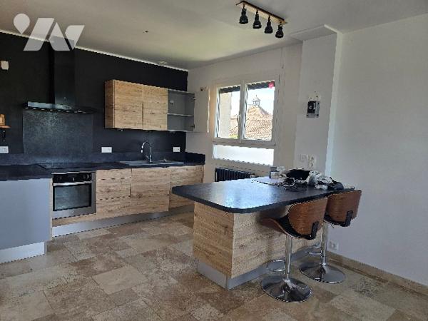 Maison élevée sur sous sol de 154 m² sur terrain de 229 m².