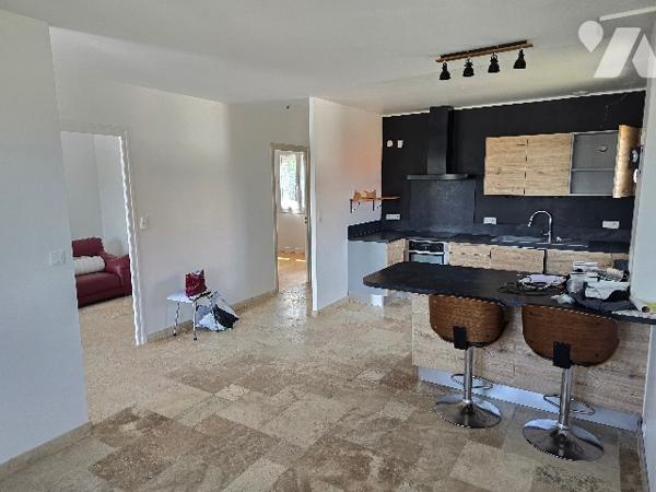 Maison élevée sur sous sol de 154 m² sur terrain de 229 m².