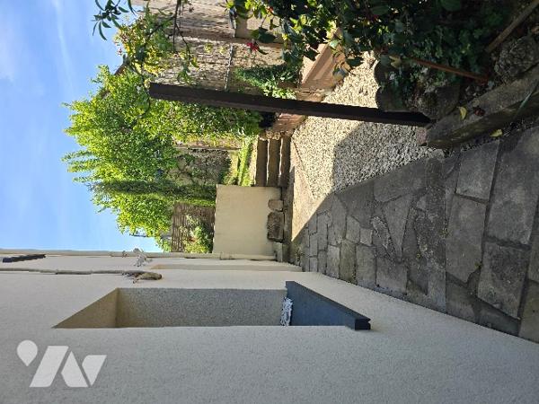 Maison élevée sur sous sol de 154 m² sur terrain de 229 m².