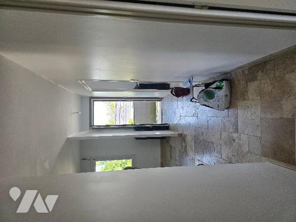 Maison élevée sur sous sol de 154 m² sur terrain de 229 m².