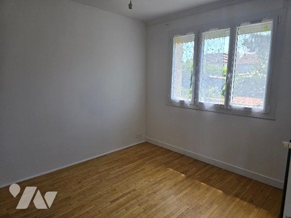 Maison élevée sur sous sol de 154 m² sur terrain de 229 m².