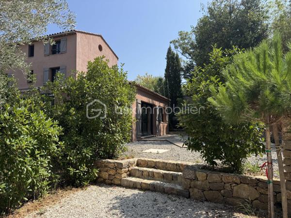 Coup de cœur ! Quartier La Serinette, Toulon (83000) – Maison neuve avec piscine, 5 chambres et terrain. 
À Toulon, dans le très prisé quartier de La Serinette, au calme absolu en retrait en fond d’impasse et à seulement 6 minutes des plages du Mourillon et de La Calade, 3 minutes des commerces, des écoles et des accès autoroutiers, découvrez cette superbe maison neuve de 2024, jamais habitée et sous décennale. Édifiée sur un terrain clos de 513 m² avec piscine 3x6, portail motorisé et stationnement pour 3 véhicules, elle développe 170 m² habitables parfaitement agencés comprenant une vaste pièce de vie lumineuse et traversante, une cuisine ouverte sous verrière ( Les propriétaires vous proposent une minoration pour créer votre cuisine de 10 000, 00 €), trois suites parentales dont une de plain-pied accessible PMR, deux chambres supplémentaires, trois salles d’eau, une salle de bain, trois WC et un cagibi. Prestations de qualité avec climatisation réversible dans chaque pièce, huisseries aluminium, double vitrage, vide sanitaire ventilé, tout-à-l’égout de construction traditionnelle. Garantie décennale et frais de notaire réduits. Un bien rare alliant confort moderne, emplacement privilégié et qualité de vie exceptionnelle, coup de cœur garanti ! 

Contactez Delphine Kosowski au 06.12.33.51.71.