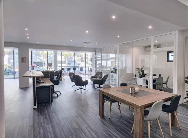 Location Bureau 1 pièces 14 m2 à Antibes