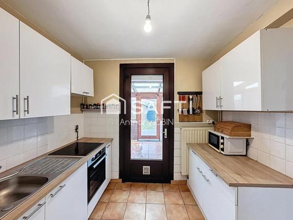 Maison semi individuelle, 3 chambres, 1 bureau, garage, jardin