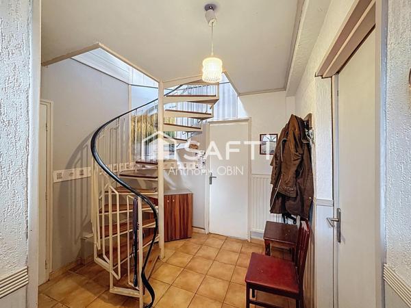 Maison semi individuelle, 3 chambres, 1 bureau, garage, jardin