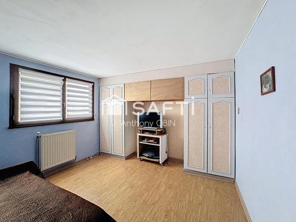 Maison semi individuelle, 3 chambres, 1 bureau, garage, jardin