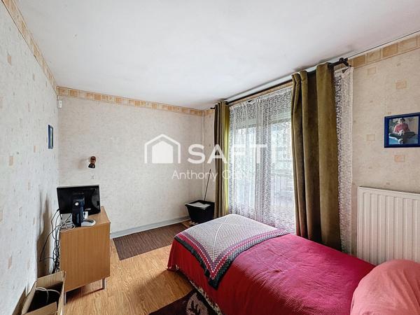 Maison semi individuelle, 3 chambres, 1 bureau, garage, jardin