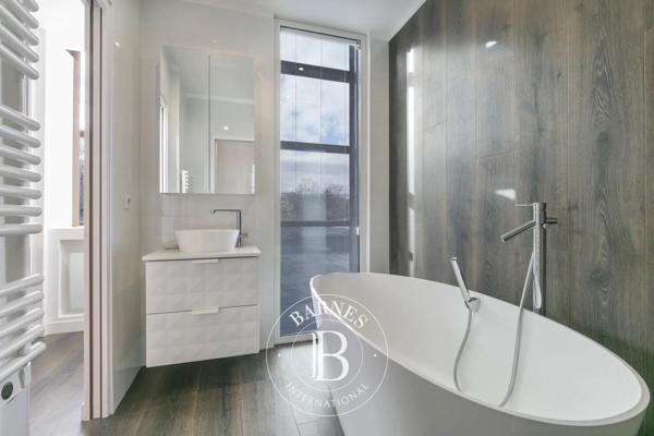 Rueil-Malmaison, Maison 7 Chambres -  896 m² à vendre