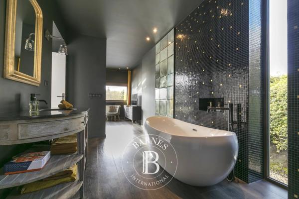 Rueil-Malmaison, Maison 7 Chambres -  896 m² à vendre