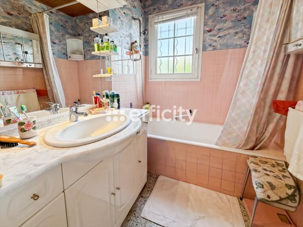 Maison
         4 pièces
        - 76 m² Exclusivité 212 000 € *