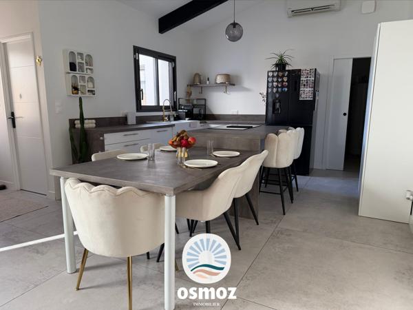 Maison de 2023 avec stationnements et garage !