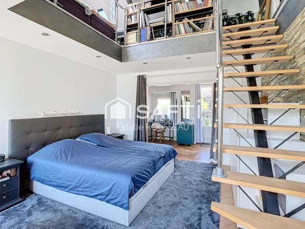 Villa avec piscine, dépendance, commodités à 2 pas