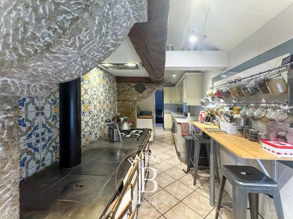 Chambéry, Propriété 3 Chambres -  193 m² à vendre