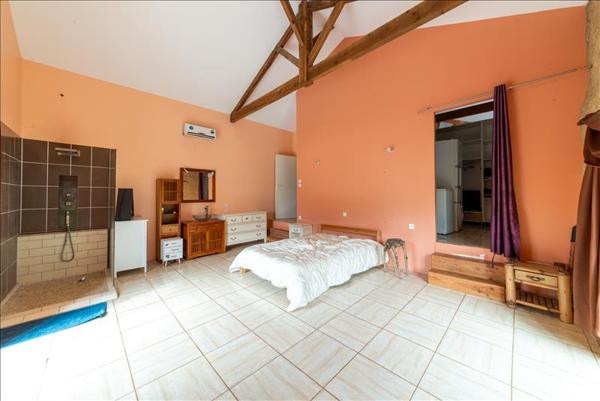 Maison à vendre |  Puy-l'Évêque |  6 pièces | 225 m²