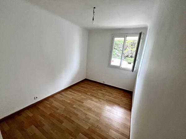 Appartement 3 pièces 51.57 m2 traversant parking et cave!