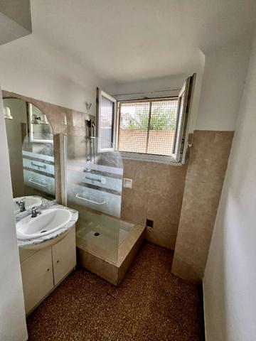 Appartement 3 pièces 51.57 m2 traversant parking et cave!