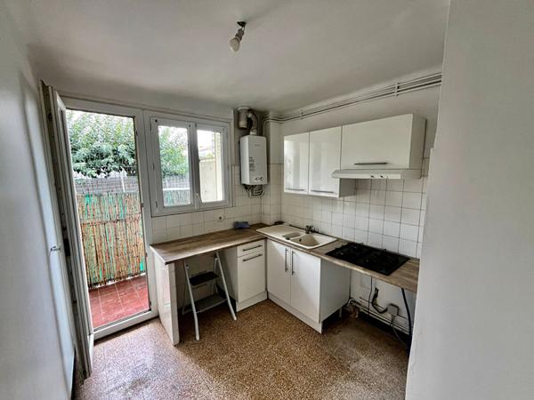 Appartement 3 pièces 51.57 m2 traversant parking et cave!