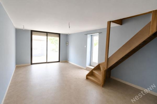 Maison à quelques kilomètres à l'ouest de Bergerac sur 4860 m² de terrain avec piscine