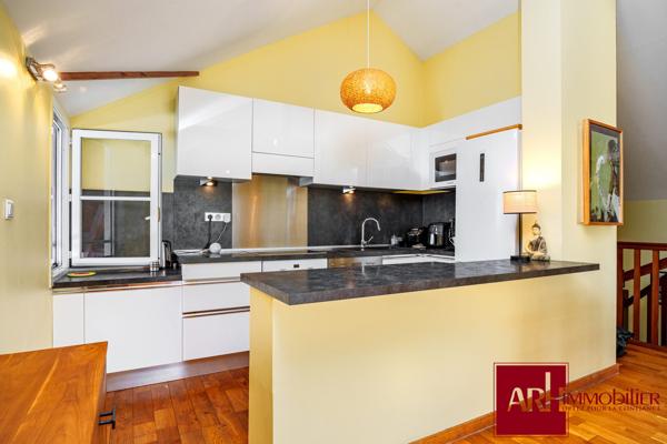 A Vendre - Saint Gilles les Bains - Vue incroyable - Appt F3 Duplex - 2 terrasses - Parking sous sol