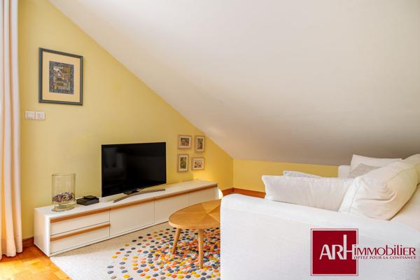 A Vendre - Saint Gilles les Bains - Vue incroyable - Appt F3 Duplex - 2 terrasses - Parking sous sol