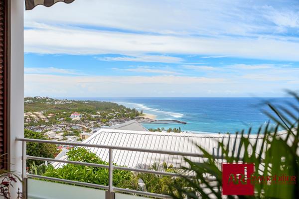 A Vendre - Saint Gilles les Bains - Vue incroyable - Appt F3 Duplex - 2 terrasses - Parking sous sol