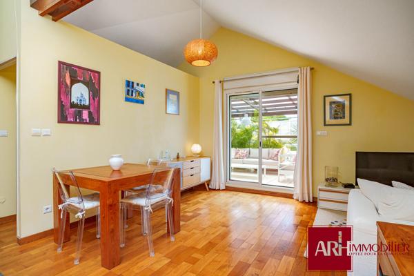 A Vendre - Saint Gilles les Bains - Vue incroyable - Appt F3 Duplex - 2 terrasses - Parking sous sol