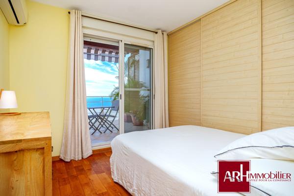 A Vendre - Saint Gilles les Bains - Vue incroyable - Appt F3 Duplex - 2 terrasses - Parking sous sol
