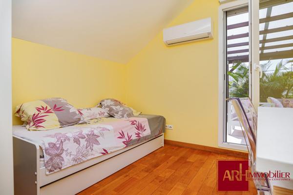 A Vendre - Saint Gilles les Bains - Vue incroyable - Appt F3 Duplex - 2 terrasses - Parking sous sol