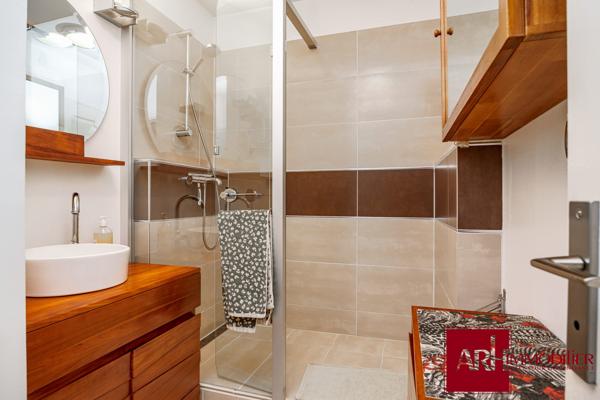 A Vendre - Saint Gilles les Bains - Vue incroyable - Appt F3 Duplex - 2 terrasses - Parking sous sol