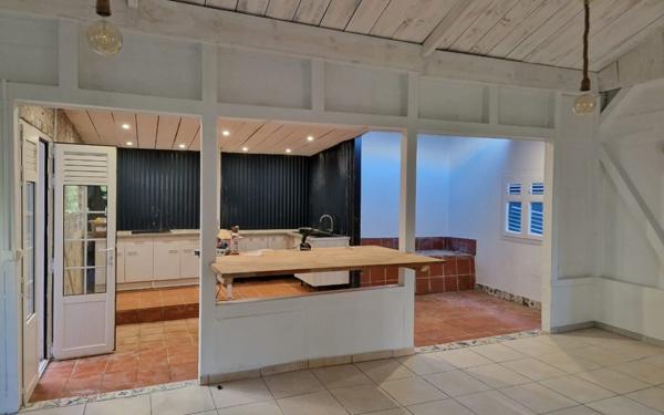 Maison à louer    3 pièces •  Schoelcher