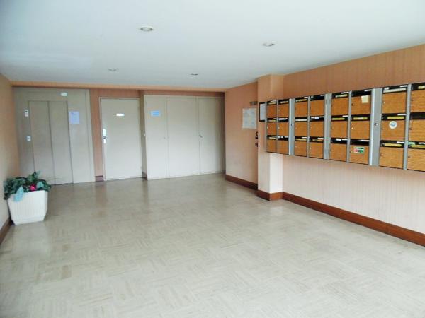 DUPLEX NON MEUBLÉ AVEC BALCON ET GARAGE, PROCHE CENTRE VILLE