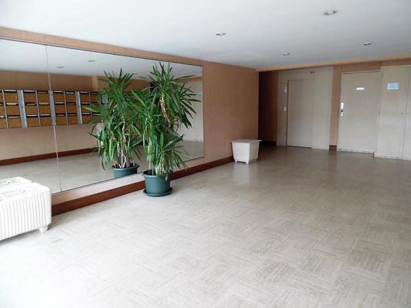 DUPLEX NON MEUBLÉ AVEC BALCON ET GARAGE, PROCHE CENTRE VILLE