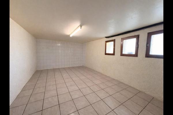 Maison 103 m2 - Véranda 33 m2 - 3 chambres - garage et atelier 60 m2 - terrain 420 m2