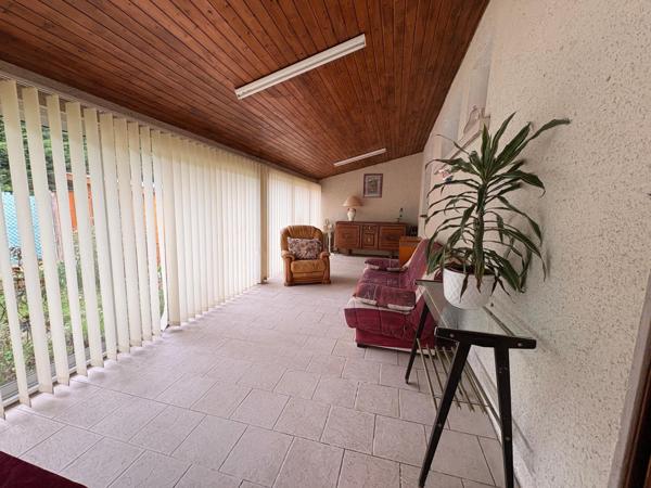 Maison 103 m2 - Véranda 33 m2 - 3 chambres - garage et atelier 60 m2 - terrain 420 m2