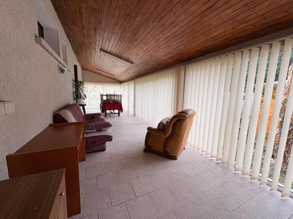 Maison 103 m2 - Véranda 33 m2 - 3 chambres - garage et atelier 60 m2 - terrain 420 m2