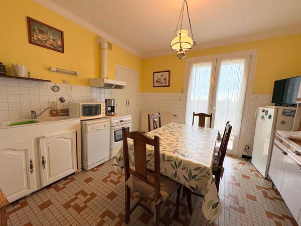 Maison 103 m2 - Véranda 33 m2 - 3 chambres - garage et atelier 60 m2 - terrain 420 m2