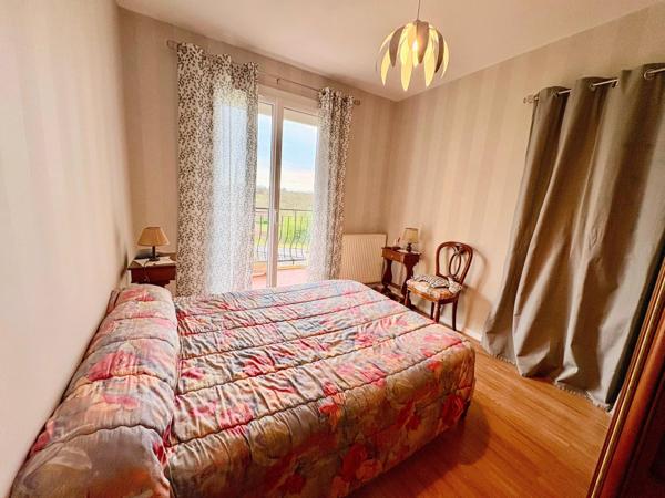 Maison 103 m2 - Véranda 33 m2 - 3 chambres - garage et atelier 60 m2 - terrain 420 m2