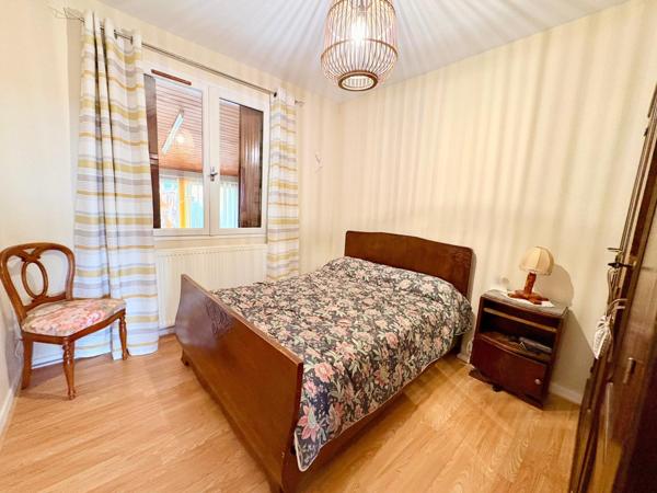 Maison 103 m2 - Véranda 33 m2 - 3 chambres - garage et atelier 60 m2 - terrain 420 m2