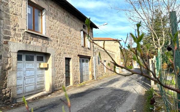 Immeuble à vendre    8 pièces •  Saint-Bonnet-le-Château