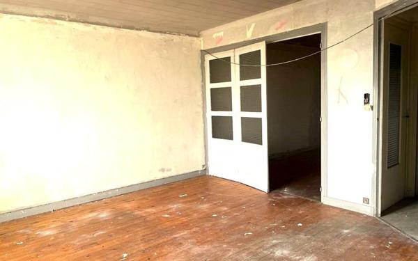 Immeuble à vendre    8 pièces •  Saint-Bonnet-le-Château