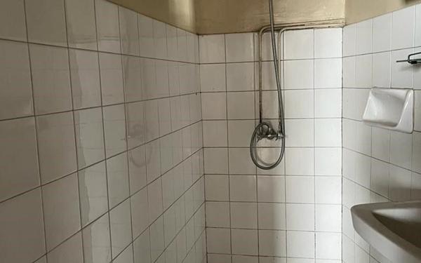 Immeuble à vendre    8 pièces •  Saint-Bonnet-le-Château