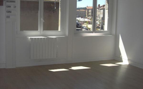 Immeuble à vendre    8 pièces •  Saint-Bonnet-le-Château