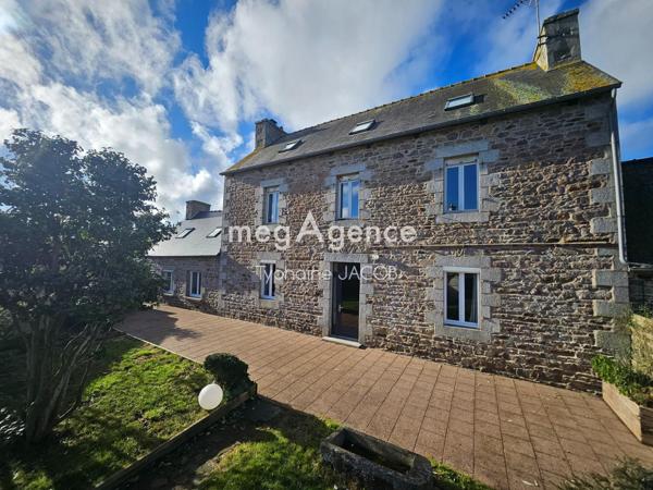 Maison à PLOEZAL, 22260 - 10 pièces 223m²