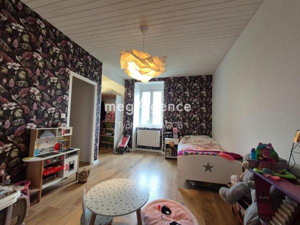 Maison à PLOEZAL, 22260 - 10 pièces 223m²